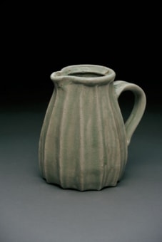 灰釉鎬水注　縦20×横16×高21cm