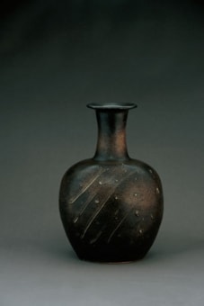 黒磁窯変筒描扁壷　縦19×横22×高31cm