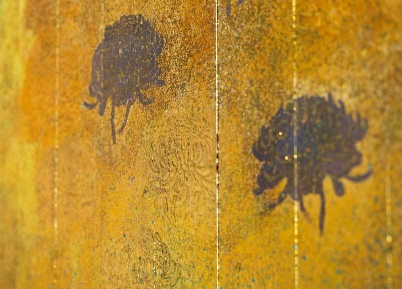 百代草、花咲きて（部分） 230.0×170.0cm　杉板、顔料、染料、箔、泥　2018年